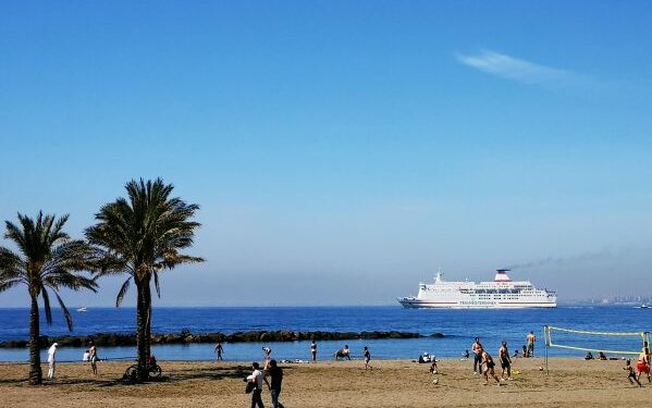 Autoridad Portuaria de Almería espera en noviembre visitas de cruceros Wind Surf y Spirit of Discovery