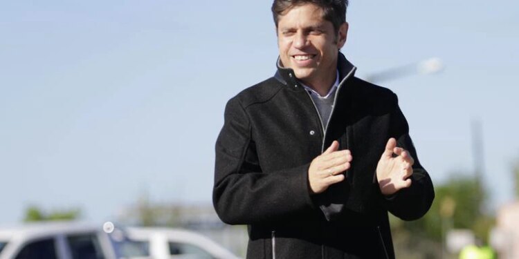 Axel Kicillof anunció “viajes de egresados gratis” para 220 mil alumnos en toda la Provincia