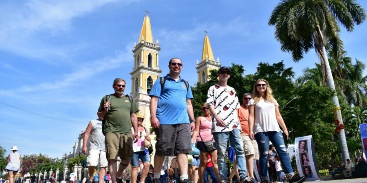 Buscan llevar el turismo de crucero a los pueblos de Mazatlán