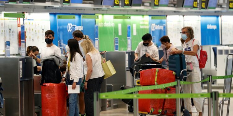 COVID-19: la Unión Europea recomendó levantar las restricciones para los viajes desde la Argentina