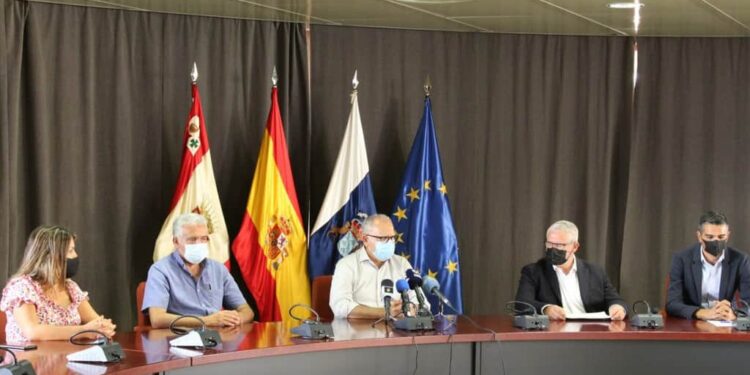 Cabildo, Ayuntamiento de Valle Gran Rey y Puertos Canarios presentan la temporada de cruceros del Puerto de Vueltas