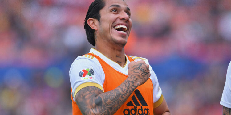 Carlos Salcedo tiene un salario importante con los Tigres UANL