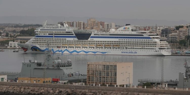 Cerca de 2.000 turistas, en el puerto de Cartagena por una triple escala de cruceros