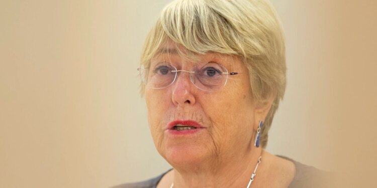 China dice que presiones externas obstaculizan el viaje de Bachelet a Xinjiang