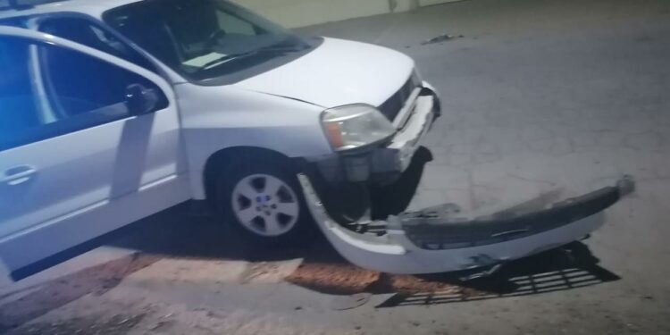 La noche del pasado sábado se registró un accidente vial en la zona Centro de la ciudad de Torreón donde participaron dos camionetas cerradas, solo hubo daños materiales.