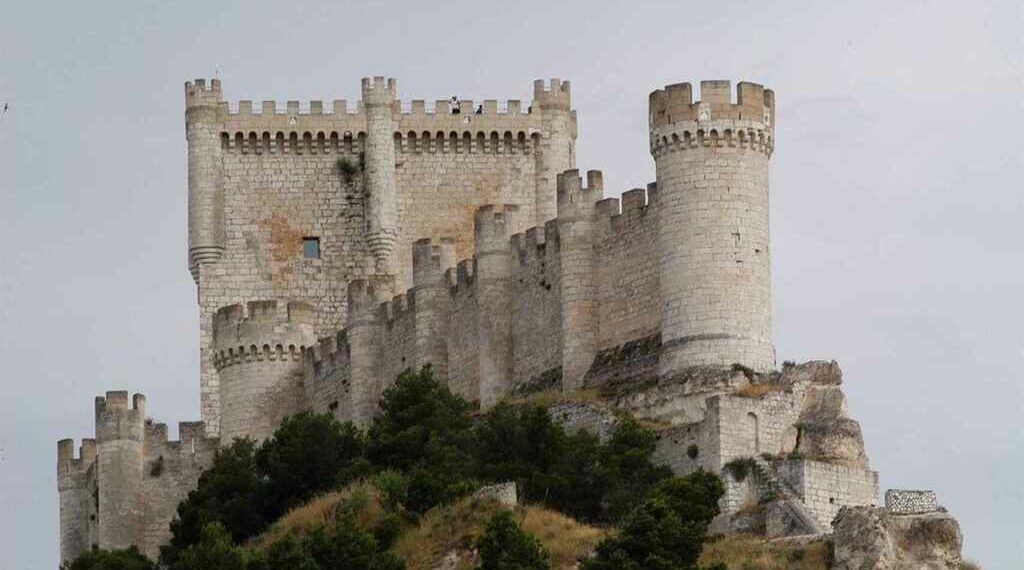 Imagen detalle del 'Buque de Castilla' fortaleza ubicada en el cerro de Peñafiel