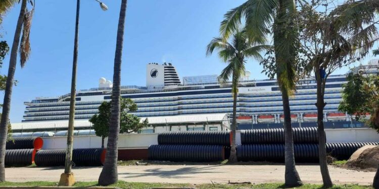 Comienza temporada de cruceros en Mazatlán con doble buque