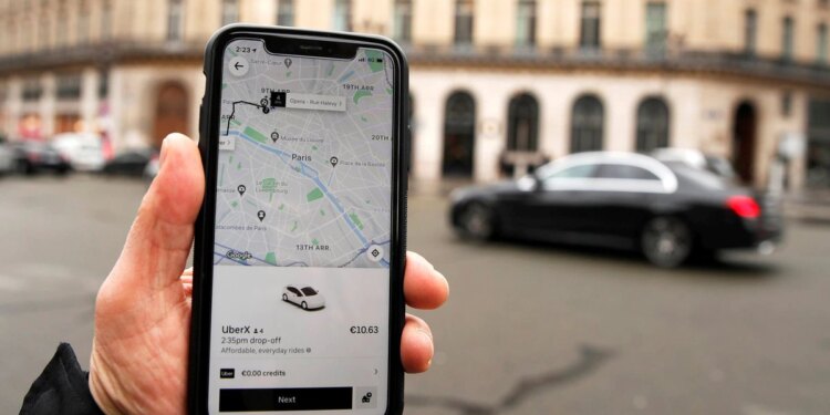 Cómo alquilar los servicios de un conductor por horas usando apps de transporte