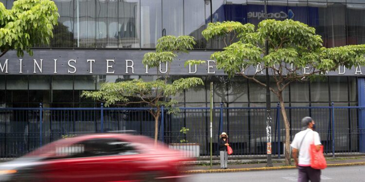 Compra de carros, propiedades y viajes al exterior llevan al fisco a investigar a 46 contribuyentes