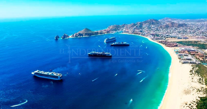 Con miles de turistas a bordo atracaron en Cabo San Lucas 4 cruceros de forma simultánea Con miles de turistas a bordo atracaron en Cabo San Lucas 4 cruceros de forma simultánea
