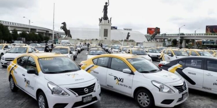 Conductores sin aceptar viajes y falta de disponibilidad de taxis, incidencias tras inicio de app | Periódico AM