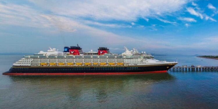 Costa Rica recibe el primer gran crucero de la temporada