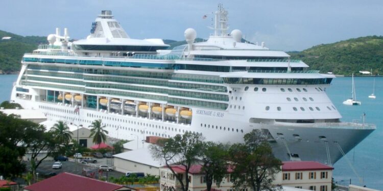 Crece actividad naviera; el lunes arriban 2 cruceros