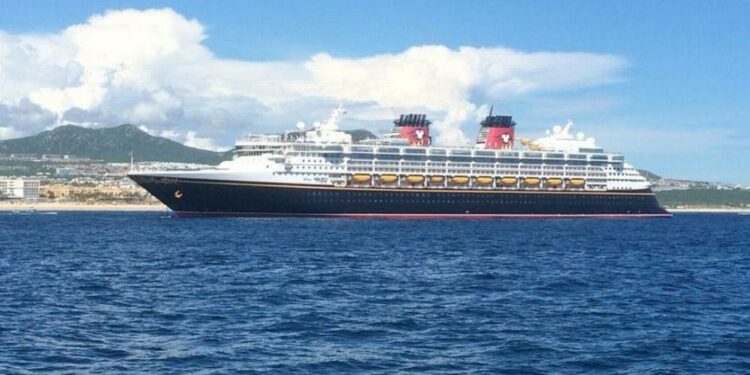 Cruceristas frecuentan la playa de El Médano - El Sudcaliforniano