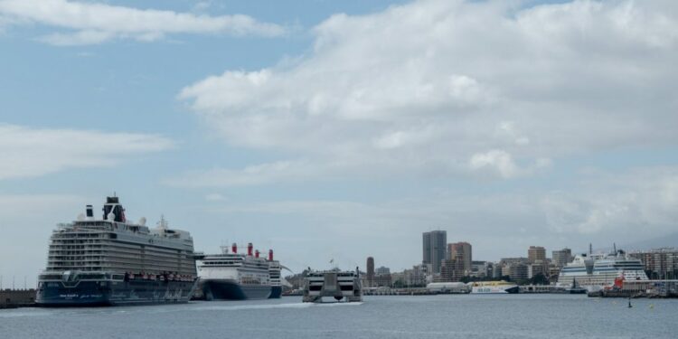 Cuatro cruceros coinciden en Santa Cruz por primera vez tras la COVID