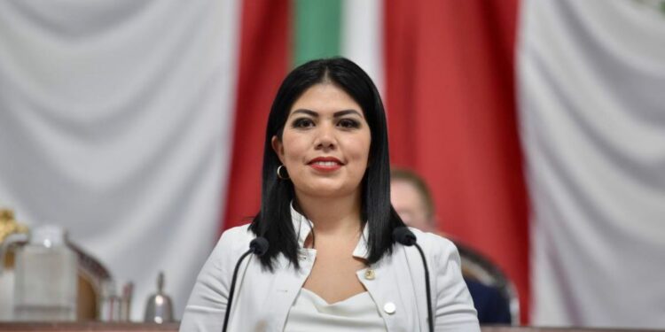 Cuestionan constantes viajes de la Jefa de Gobierno