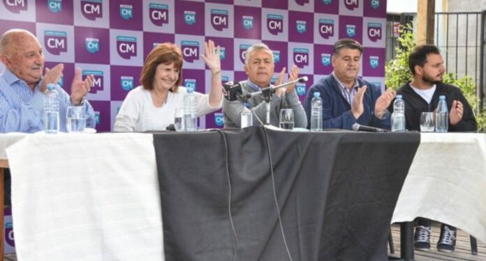 Denuncian que el kirchnerismo compra votos con viajes estudiantiles gratis