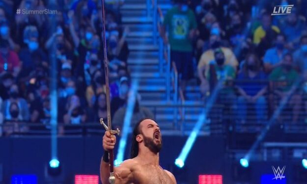 Drew McIntyre revela divertida anécdota al viajar con su espada