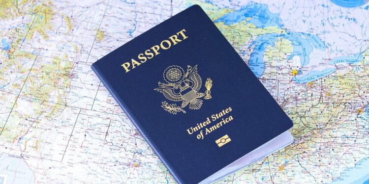 EU emite primer pasaporte 'X' para respetar la diversidad de género