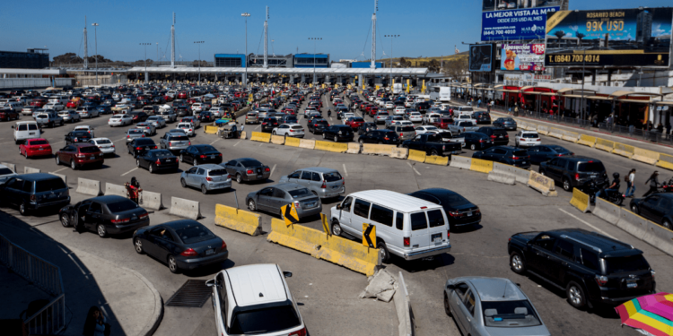 EU reabrirá en noviembre la frontera terrestre con México para viajes no esenciales