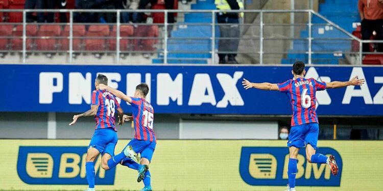 Eibar - Almera: El Eibar coge velocidad de crucero gracias a Stoichkov