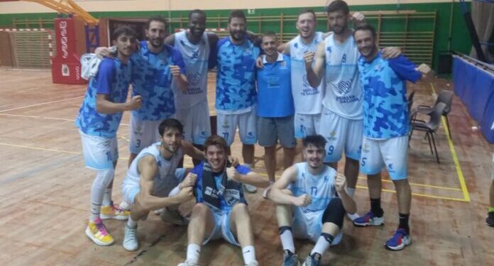Los jugadores del Ciudad de Huelva tras el partido ganado en El Puerto de Santa María al Blaublock Gymnástic. / Foto: @CiudadDeHuelva.