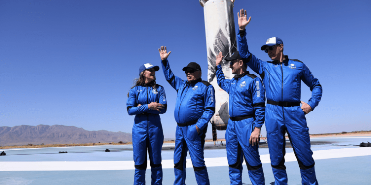 El capitán Kirk de Star Trek, William Shatner, se convierte en la persona de mayor edad en viajar al espacio