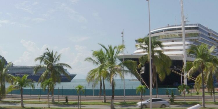 El crucero Celebrity Millenium arribó a Vallarta