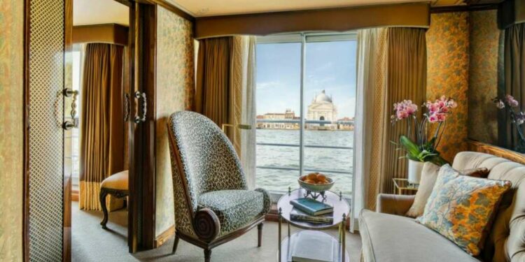 Los grandes cruceros ya no pueden navegar por el centro de Venecia, después de la prohibición por parte del gobierno italiano el pasado verano, que aleja del canal de la Giudecca y la Basílica de San Marcos los barcos de más de 25.000 toneladas brutas.