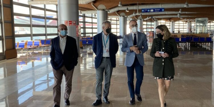 El presidente de Puertos del Estado visita las terminales de cruceros del puerto de Málaga