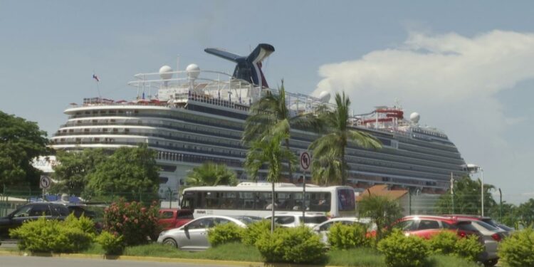 En dos días, Vallarta recibe a más de 3 mil cruceristas 