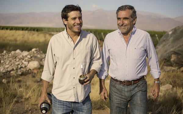 Es argentino, elaboró un vino en homenaje a su abuela y hoy maneja el mejor viñedo del mundo