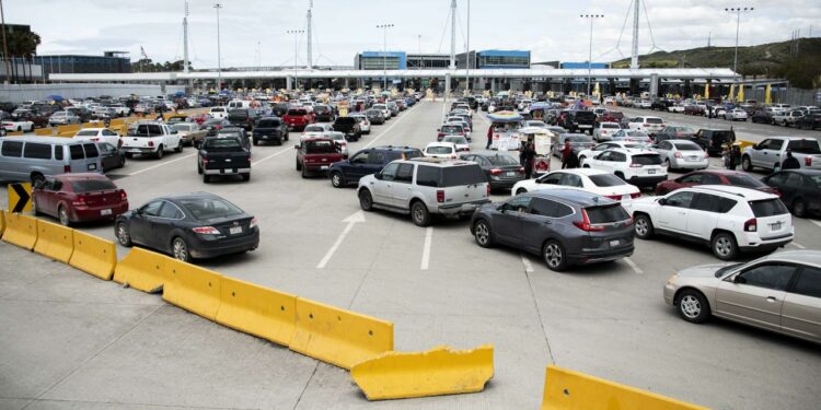 Visitantes deberán estar vacunados contra COVID. (ARCHIVO)