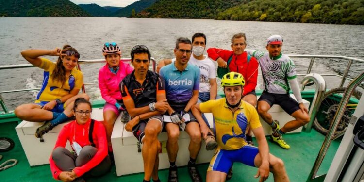 Expertos en cicloturismo de España y Portugal visitan la Reserva de la Biosfera de Tajo Internacional para conocer su potencial como destino BTT