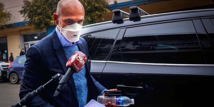 Arribas "podría naturalizarse en el país donde pretende viajar por 60 días", dijo Carreras.