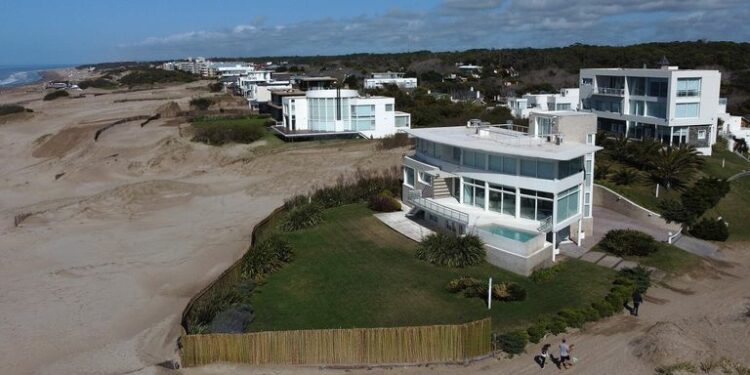 Fenómeno en la costa: los tres destinos ABC1 que registran una altísima demanda para el verano pospademia