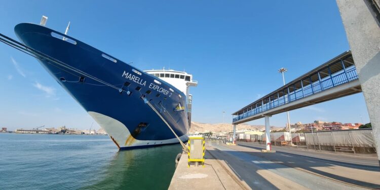Fotogalería: Un crucero con 400 turistas británicos en Almería