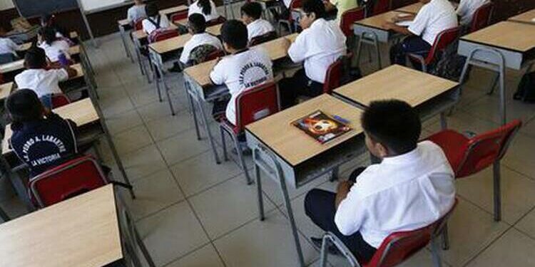Arequipa: Gerencia de Educación permitirá bailes y viajes de promoción para escolares.