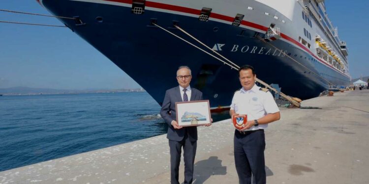 Gibraltar recibe la primera escala del "MS Borealis"