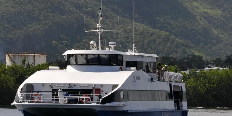 Inician viajes del catamarán el cinco de noviembre |