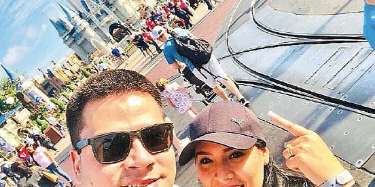 Jefe de Comuna ostenta sus viajes y buen pasar en redes
