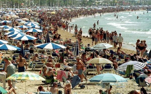 La Costa Blanca se lanza a captar al turista británico en la feria de Londres