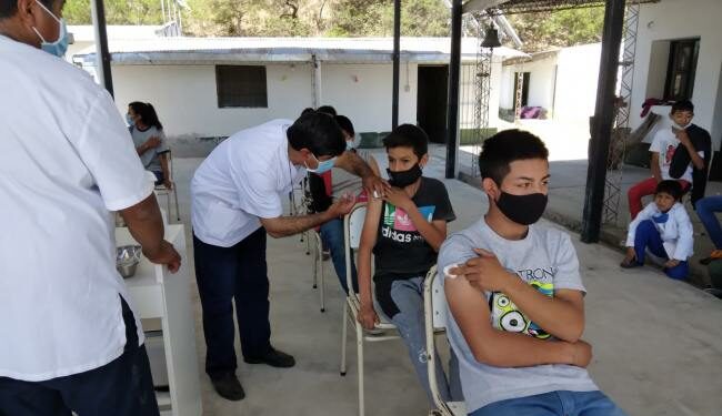 La campaña de vacunación avanzó en cinco escuelas de Alta Montaña