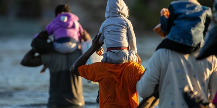 La detención de migrantes en EEUU alcanza su máximo histórico a lo largo de 2021