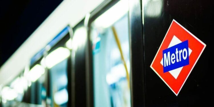 La escritora que escribió su novela aprovechando los viajes en metro