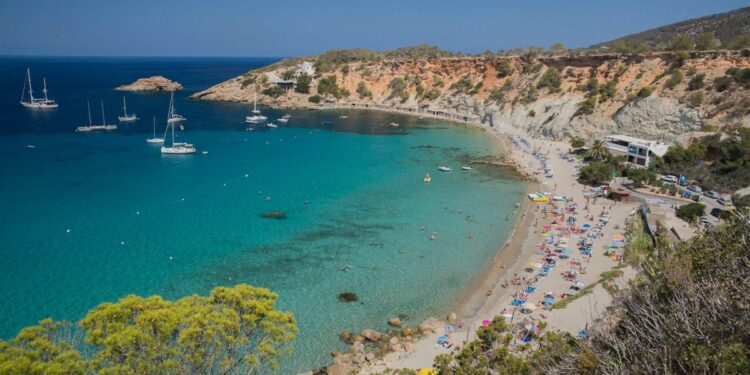 Las 10 playas españolas ideales para disfrutar en el otoño europeo