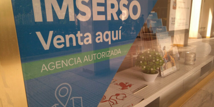 Las agencias al Imserso: 'Hay que adjudicar ya porque no llegamos a tiempo'