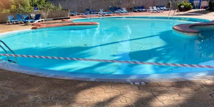 La piscina fue revisada para los huéspedes debido a problemas de seguridad.  Foto: Debbie George