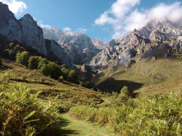 Las tres mejores rutas para escaparse este otoño en autocaravana por España