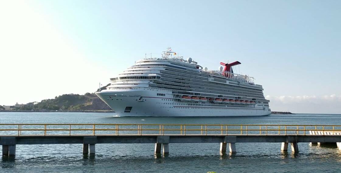 Llega crucero Carnival Panorama a Mazatlán; se esperan más de mil 400 turistas